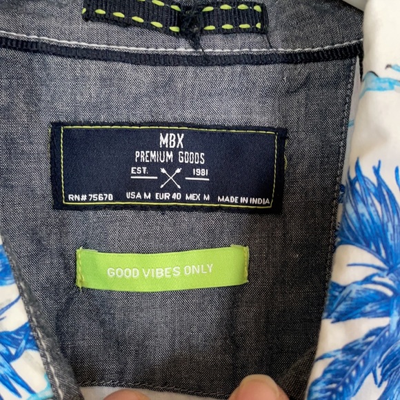 Shirt size Medium - Picture 3 of 3